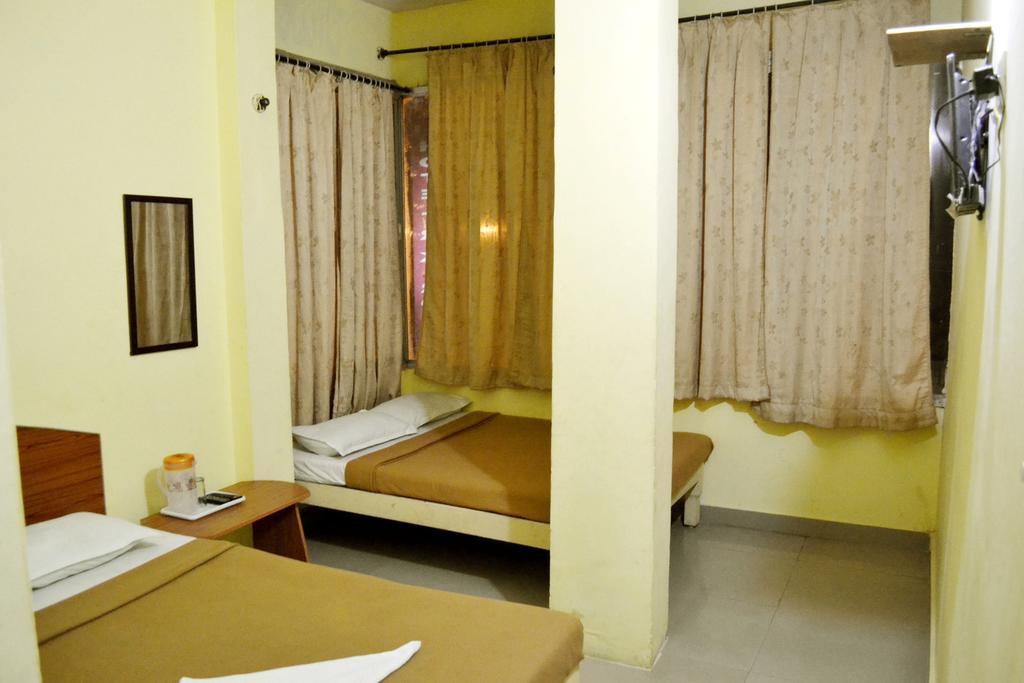 Galaxy Comforts Hotel Mysore Exterior foto