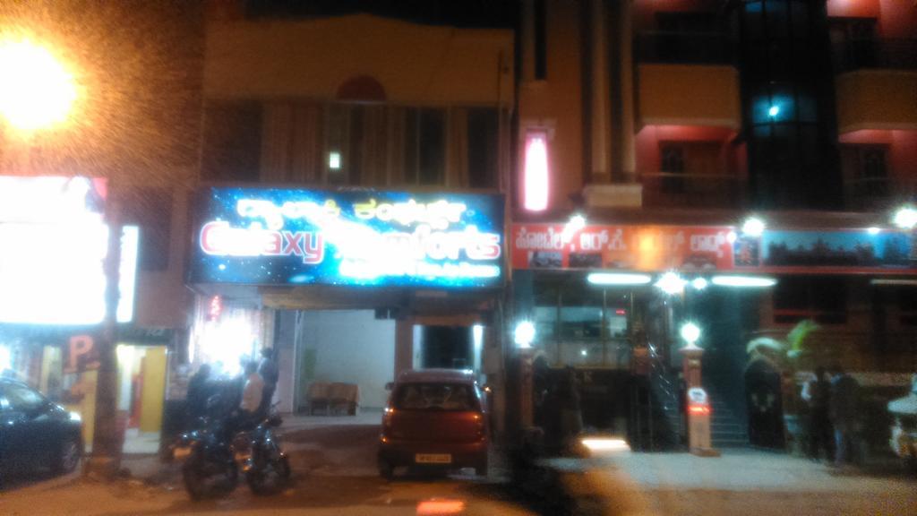 Galaxy Comforts Hotel Mysore Exterior foto